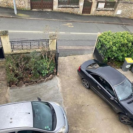 Ferienwohnung 3 Pieces Calme, Terrasse Et Parking Prive Courcouronnes Exterior foto