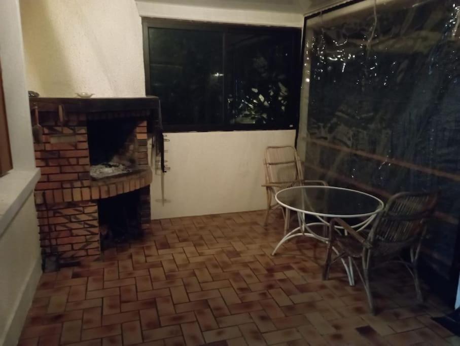 Ferienwohnung 3 Pieces Calme, Terrasse Et Parking Prive Courcouronnes Exterior foto